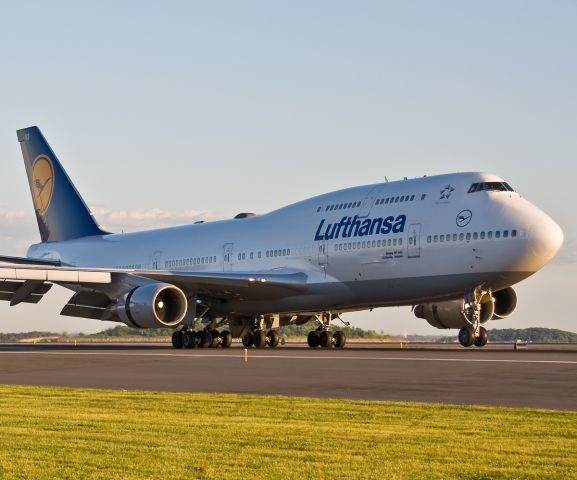 Boeing 747-400 (D-ABVX) - Schleswig-Holstein on FlightAware.Com !