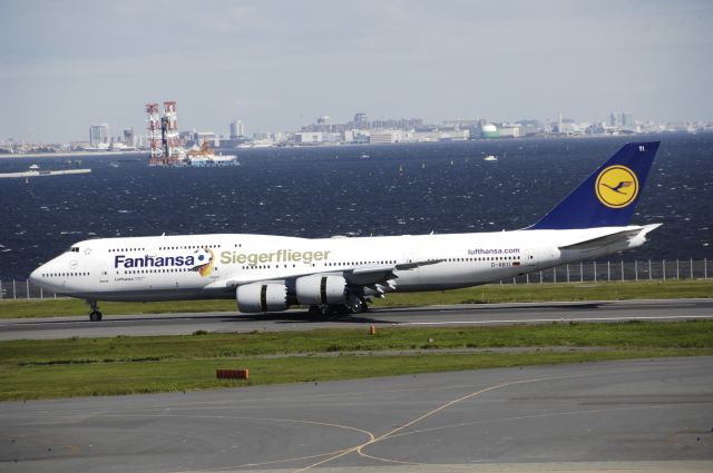 BOEING 747-8 (D-ABYI) - Landing at Tokyo-Haneda Intl Airport Rwy34R on 2015/10/07