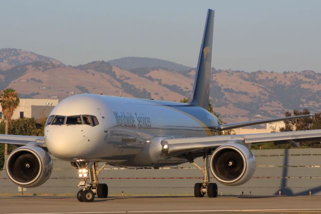 Boeing 757-200 (N415UP)