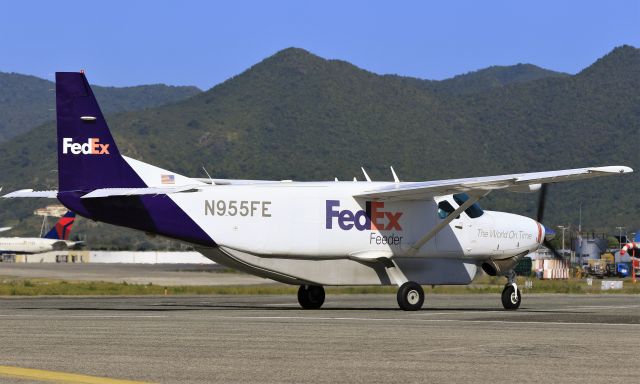 Cessna Caravan (N955FE)