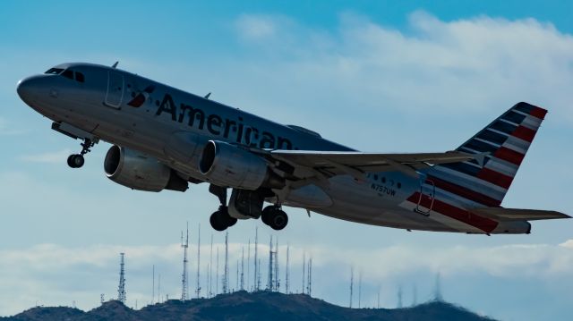 Airbus A319 (N757UW) - Departing RWY 7L