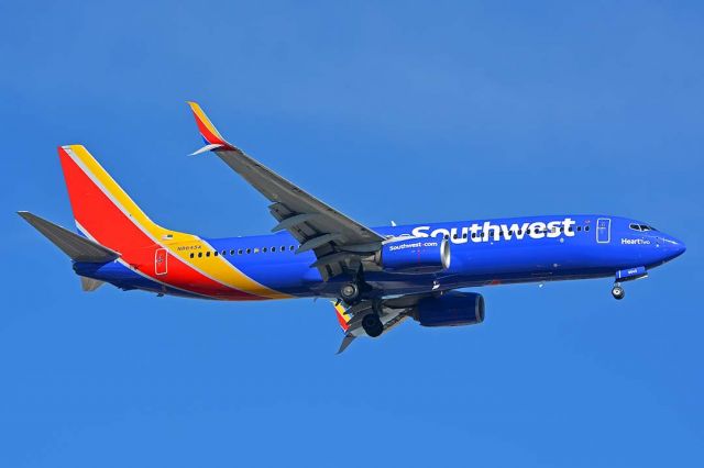 Boeing 737-800 (N8645A) - Southwest Boeing 737-8H4 N8645A Heart Two at Phoenix Sky Harbor on December 24, 2017.