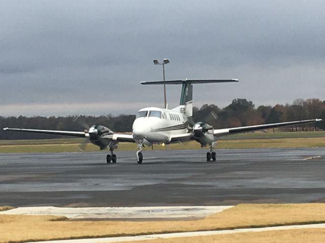 Beechcraft Super King Air 200 (N690L)