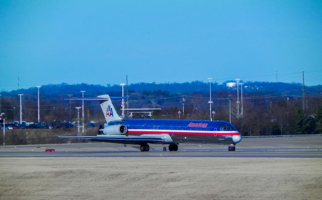 McDonnell Douglas MD-82 (N493AA)