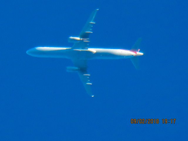 Airbus A321 (N587UW)