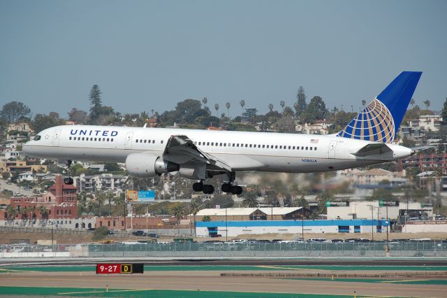 Boeing 757-200 (N586UA)