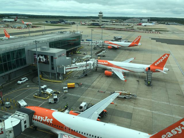 Airbus A320 (G-EZTC) - Busy Day @ LGW