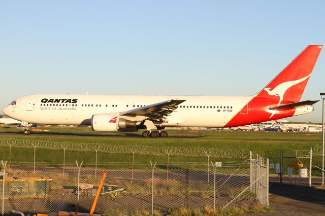 BOEING 767-300 (VH-OGM)