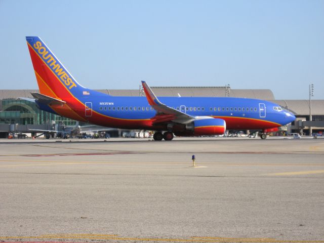 Boeing 737-700 (N935WN) - Holding on RWY 19R