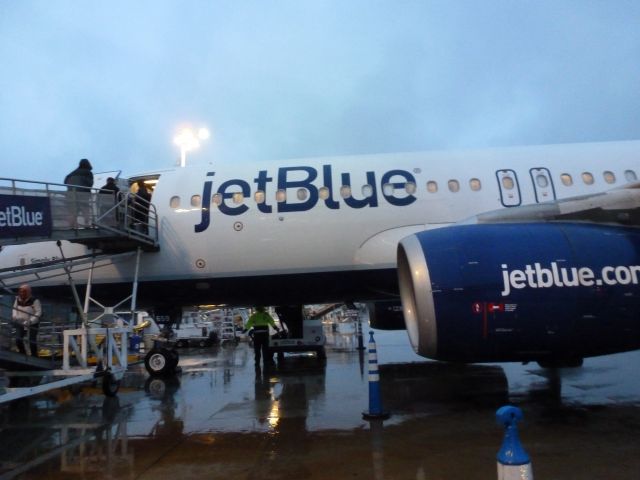 Airbus A320 (N659JB)