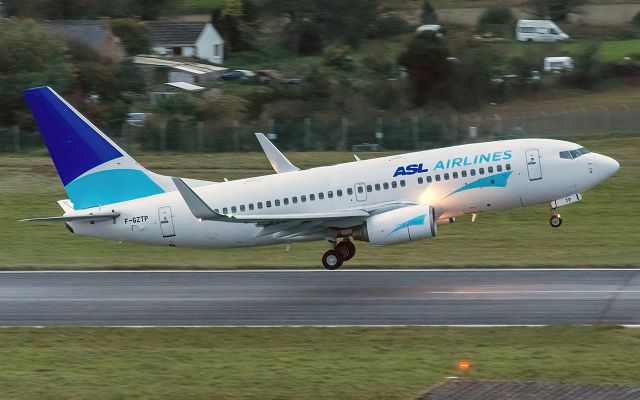 BOEING 737-300 (F-GZTP) - Sporting a new colour scheme.