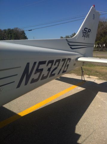 Cessna Skyhawk (N5327G)