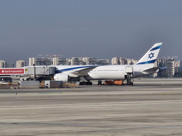 Boeing 787-9 Dreamliner (4X-EDE)