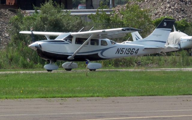 Cessna 206 Stationair (N51964) - RELIANT AIR has the lowest fuel price on the Danbury (KDXR) airport.