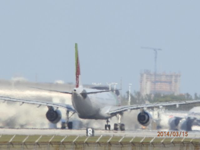 Airbus A330-200 (CS-TOL)