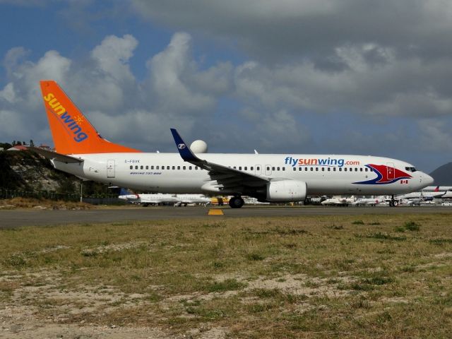 Boeing 737-800 (C-FGVK)