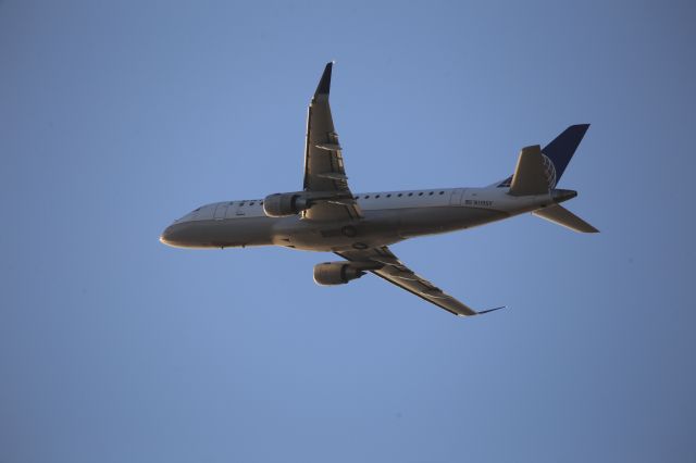 EMBRAER 175 (long wing) (N119SY)