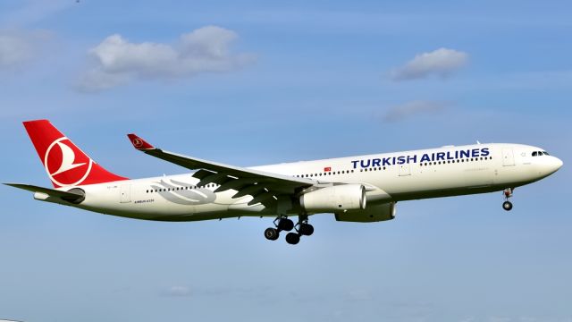 Airbus A330-300 (TC-JNI) - One of the 3 weekly non-stop flights from Istanbul.