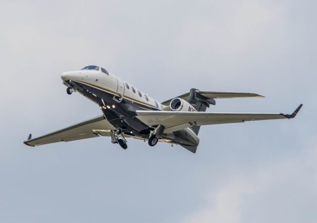 Embraer Phenom 300 (N357FX)