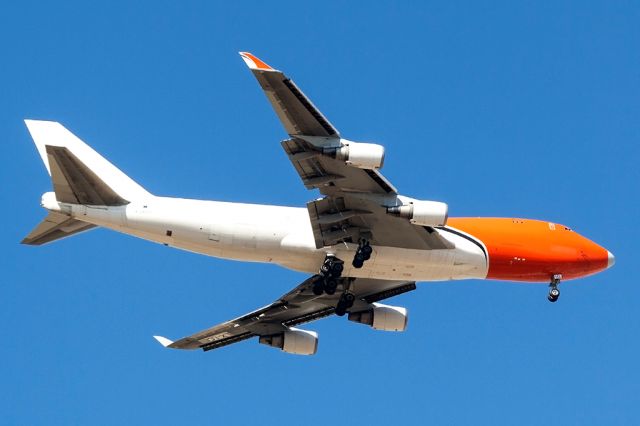 Boeing 747-200 (LX-LCL) - On approach RWY 13 at LMML for a paintjob into new carrier livery (Ex TNT)