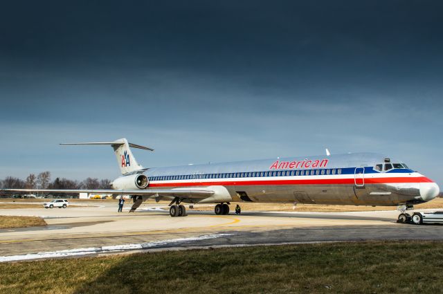 McDonnell Douglas MD-82 (N501AA)