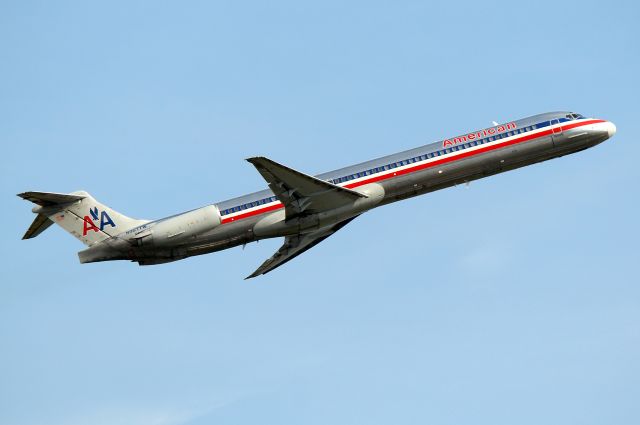 McDonnell Douglas MD-83 (N967TW) -  AA #9494 heading to Dallas.  Charter from Houston to Bosyon bringing home volunteers from the military veteran-led disaster response organization, Team Rubicon, who were down in Houston helping out with the aftermath of Hurricane Harvey. Was here about an hour then headed to DFW.