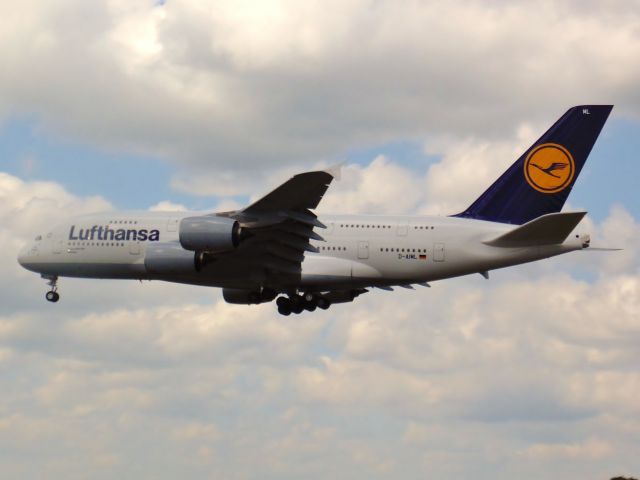 Airbus A380-800 (D-AIML)