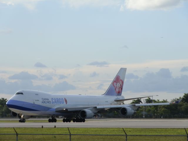 Boeing 747-400 (B-18722)