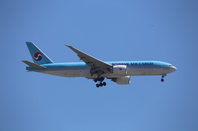 Boeing 777-200 (HL8044)