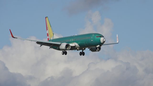 Boeing 737-800 (N1787B) - BOE282 on final to runway 16R 10/24/11. The winglets show SpiceJet as the customer.