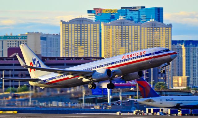 Boeing 737-800 (N925AN) - American Airlines Boeing 737-823 N925AN (cn 29526/440) -  Las Vegas - McCarran International (LAS / KLAS) USA - Nevada, October 7, 2011 Photo: Tomás Del Coro