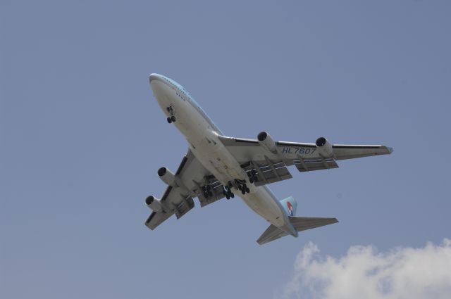 Boeing 747-400 (HL7607) - Final Approach to Haneda Intl Airport R/W16L on 2010/5/1