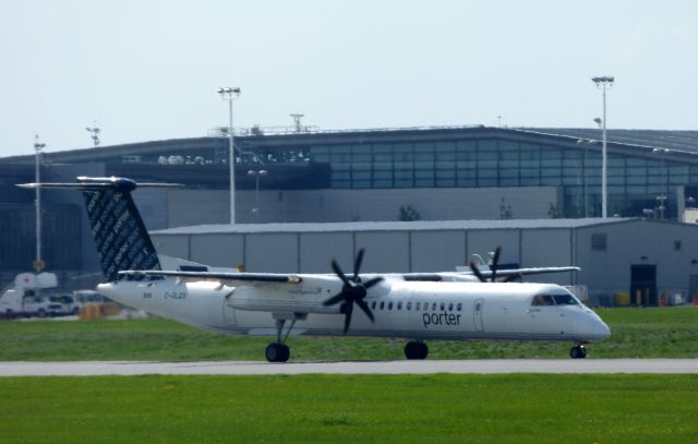 de Havilland Dash 8-400 (C-GLQX) - Shown here taxiing is a Porter Air de Havilland Dash 8-400 twin-turboprop in the Spring of 2017. 