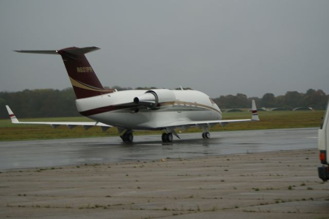 Canadair Challenger (N601PR) - Taxing out for departure