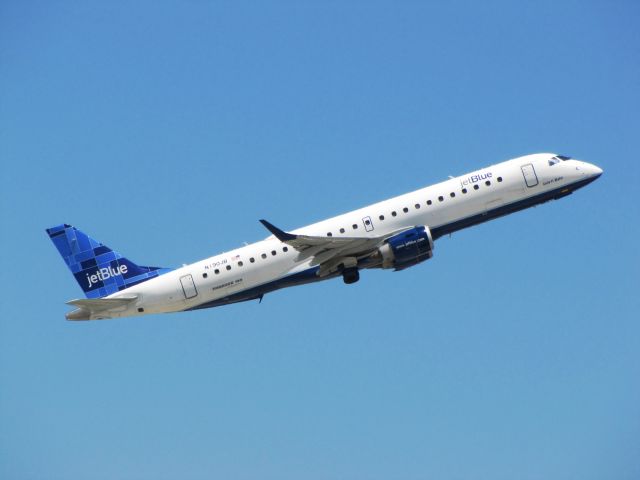 Embraer ERJ-190 (N190JB)