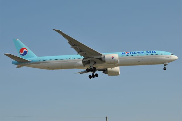 BOEING 777-300 (HL8009)