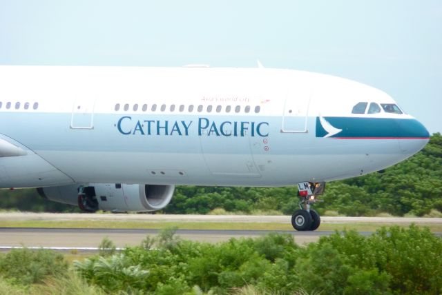 Airbus A330-300 —