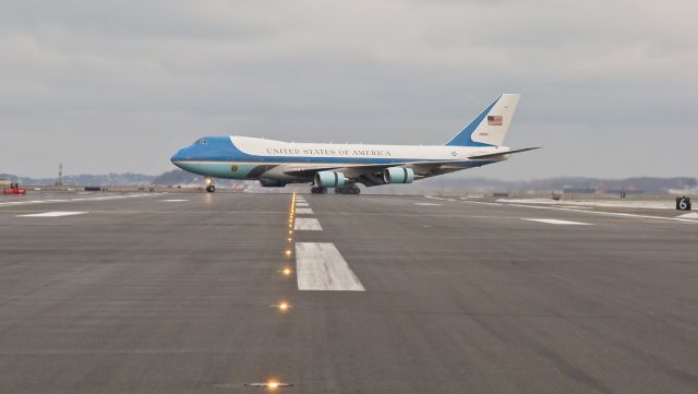 Boeing 747-200 (92-9000) - Air Force 1 RWY04R landing and roll outbr /15,000th photo on Boston Logan Flightaware 