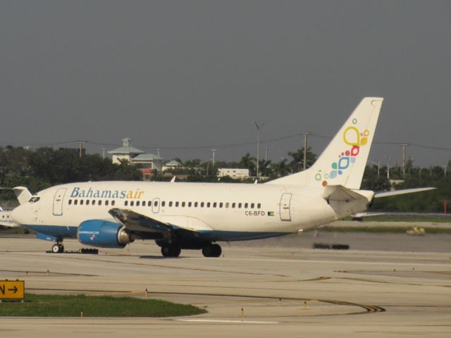 Boeing 737-500 (C6-BFD)