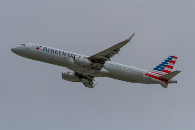 Airbus A321 (N909AM)