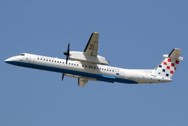 de Havilland Dash 8-400 (9A-CQC)