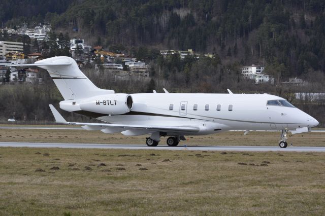 Bombardier Challenger 300 (M-BTLT)