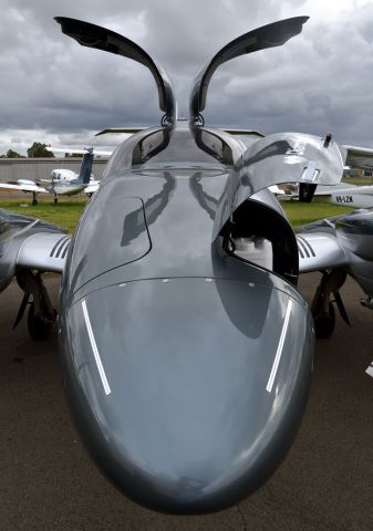 Diamond DA-62 (VH-DNU) - Is this an airplane or a spaceship? A shiny 2016 Jet-A-drinking diesel-engine Diamond DA62.