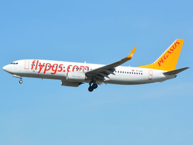 Boeing 737-800 (TC-AIS) - Kystvejen RWY22L