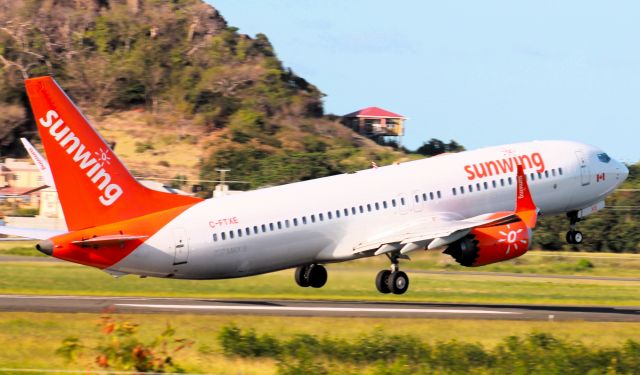 Boeing 737 MAX 8 (C-FTXE)