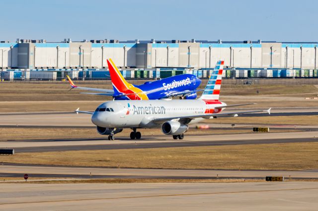 Airbus A320 (N667AW) - American Airlines A320 taxiing at OKC on 1/1/23. Taken with a Canon R7 and Tamron 70-200 G2 lens.