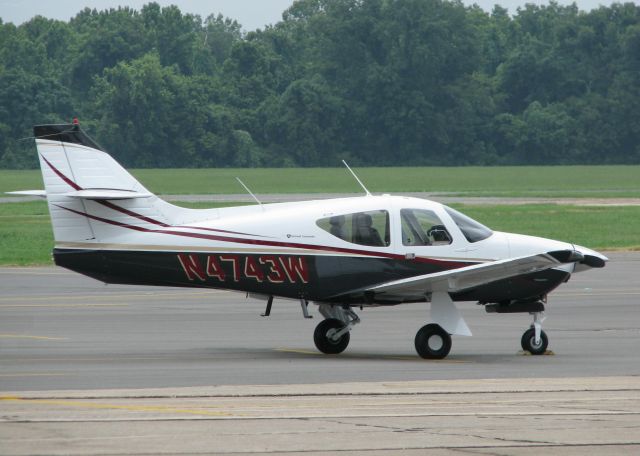 Rockwell Commander 114 (N4743W) - At Downtown Shreveport.  1976  ROCKWELL INTERNATIONAL  114