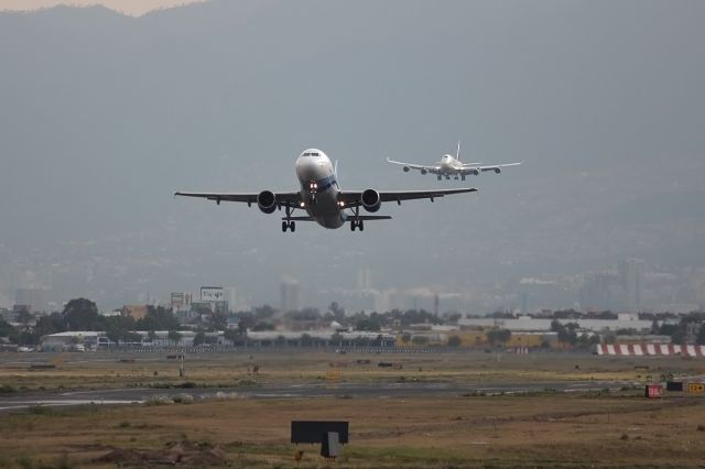 Airbus A320 (XA-XII)