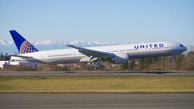 BOEING 777-300 (N2331U) - BOE751 on short final to Rwy 34L to complete a C2 flight on 12.16.16. (ln 1453 / cn 62642).