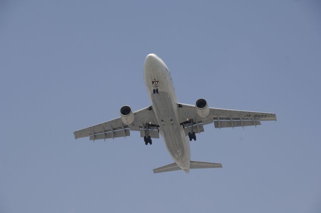 BON8527 — - Final Approach to Haneda Intl Airport  R/W16L on 2010/5/1